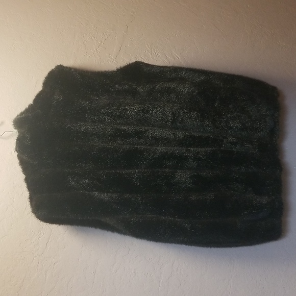 DUFFEL OUTDOOR Black Faux Fur Vest w/front zip up Sz L/XL. EUC Price Firm #2505 - Picture 4 of 9